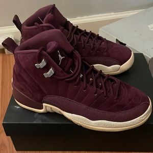 Jordan 12 burgundy size 7 grade school